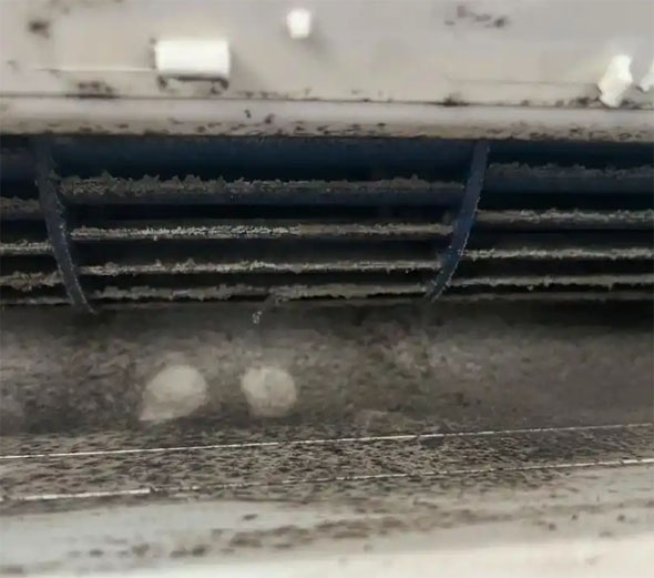 鄂伦春空调吹的风有股烧焦味是怎么回事